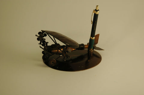 Recycled tin plane pen holder